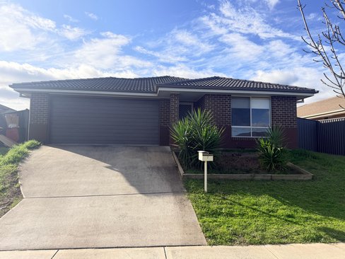 7 Barber Street, KOOTINGAL NSW 2352
