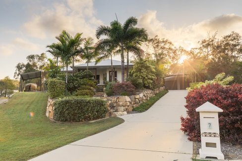 7 Caitlin Court, BOYNE ISLAND QLD 4680
