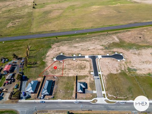 7 Coachman Court, KEMPTON