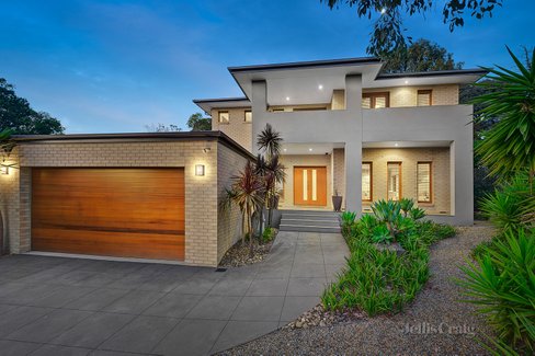 7 Delatite Court Yallambie 3085