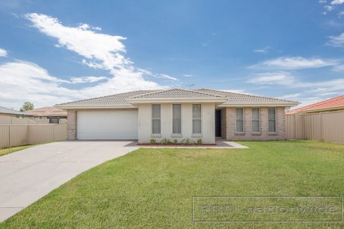 7 Devon st, GRETA NSW 2334