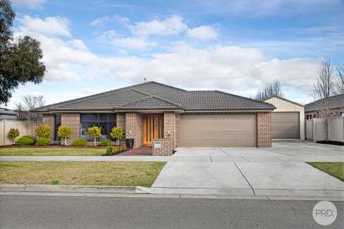 7 Elegante Road, WINTER VALLEY VIC 3358