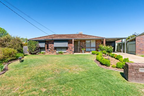 7 Giles Place, LAKE ALBERT NSW 2650