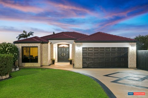 7 Greenlands Drive, VARSITY LAKES QLD 4227