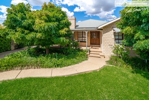 7 Headley Place, KOORINGAL NSW 2650