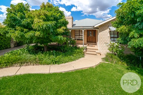 7 Headley Place, KOORINGAL NSW 2650