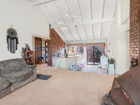 7 Hyden Court, ELANORA QLD 4221