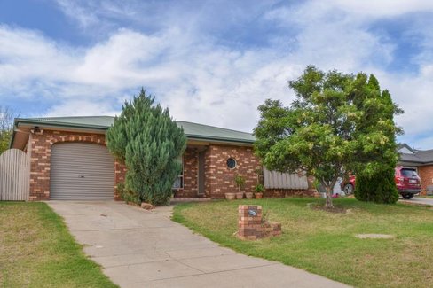 7 Kenneally Avenue, KOORINGAL NSW 2650