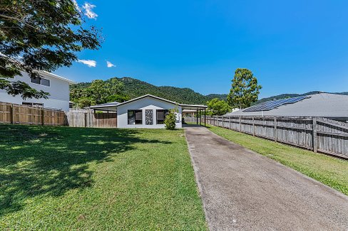 7 Links Drive, CANNONVALE QLD 4802