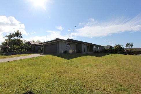 7 Lunar Court, BENOWA QLD 4217