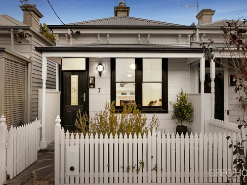 7 Merton Place Albert Park 3206