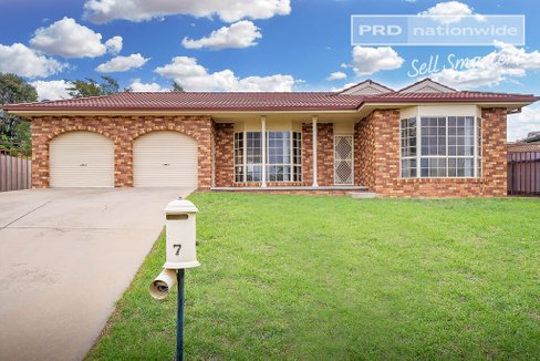 7 Minya Place, GLENFIELD PARK NSW 2650