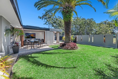 7 Miralie Place, ASHMORE QLD 4214