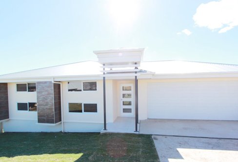 7 Palmerston Court, NEW AUCKLAND QLD 4680