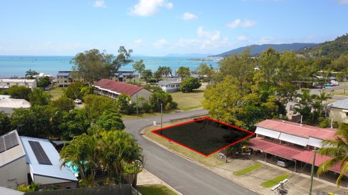 7 Pleasant Drive, CANNONVALE QLD 4802