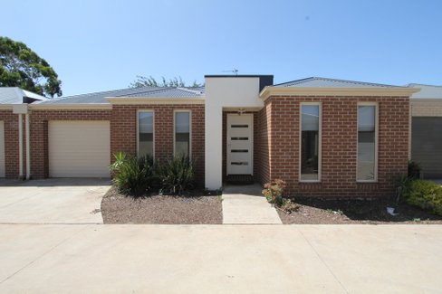 7 Pozieres Place, SEBASTOPOL VIC 3356