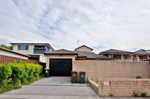 7 Prospect Lane, CARLTON NSW 2218