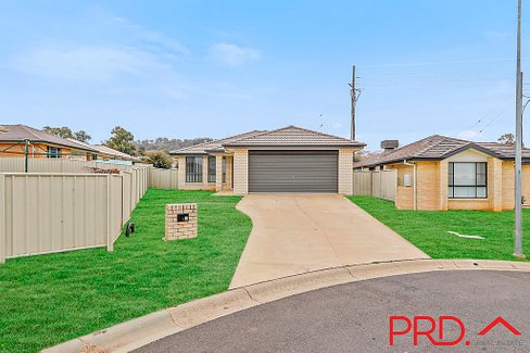 7 Red Cedar Cove, TAMWORTH NSW 2340