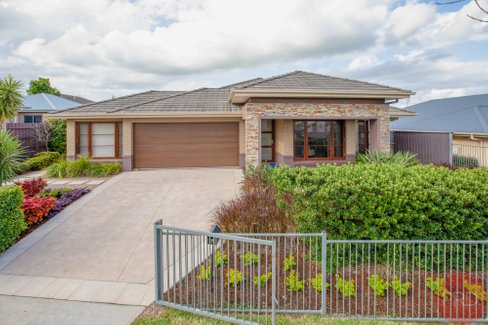 7 Redgum Circuit, ABERGLASSLYN NSW 2320