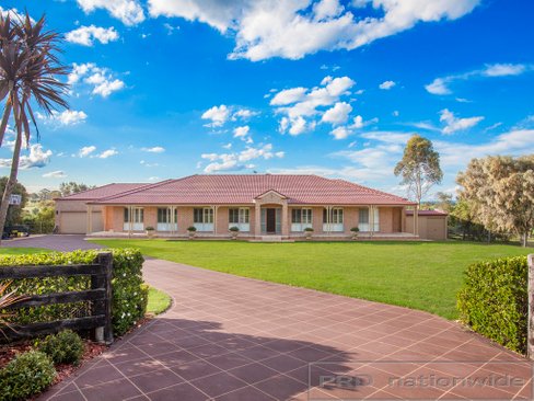 7 Reflection Drive, LOUTH PARK NSW 2320