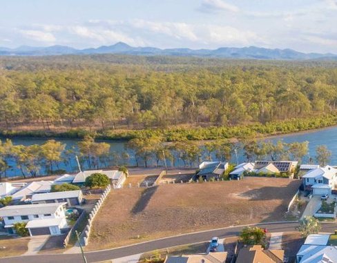 7 Richard Street, BOYNE ISLAND QLD 4680