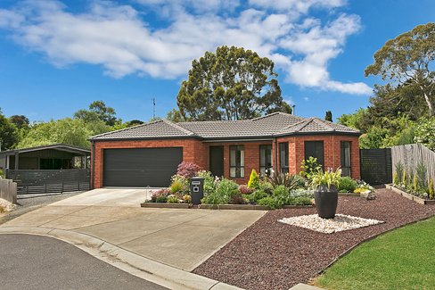 7 Roxanne Court Woodend 3442