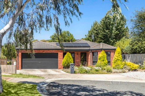 7 Roxanne Court Woodend 3442