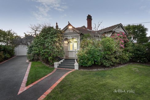 7 Rubens Grove Canterbury 3126