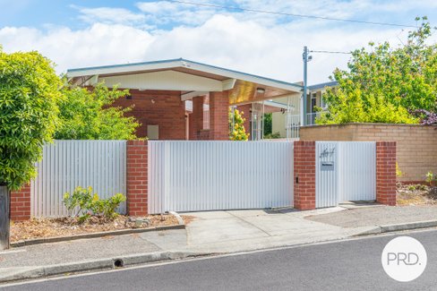 7 Sandown Avenue, SANDY BAY TAS 7005