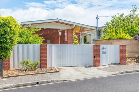 7 Sandown Avenue, SANDY BAY TAS 7005