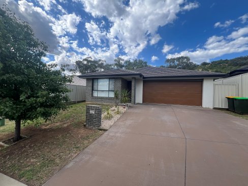 7 Scarborough Close, NORTH TAMWORTH NSW 2340