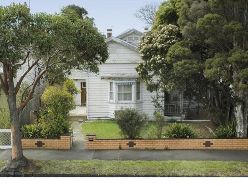 7 St Albans Road East Geelong 3219