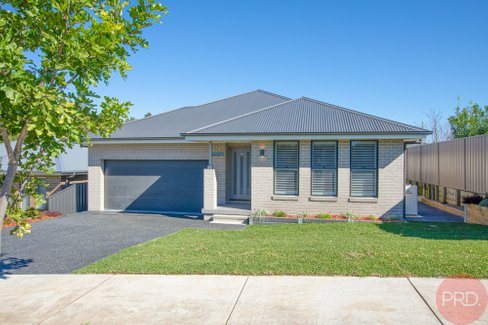 7 Stayard Drive, LARGS NSW 2320