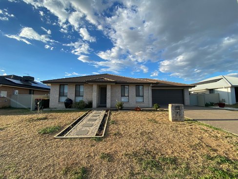 7 Stokes Avenue, TAMWORTH NSW 2340