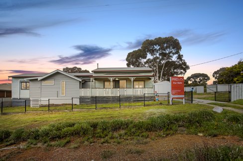 7 Stone Street, LONG GULLY VIC 3550