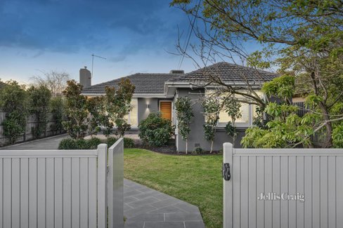 7 Tasman Road Bentleigh East 3165