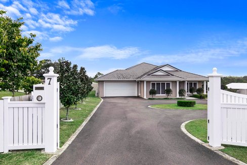 7 Wagtail Way, OAKHURST QLD 4650