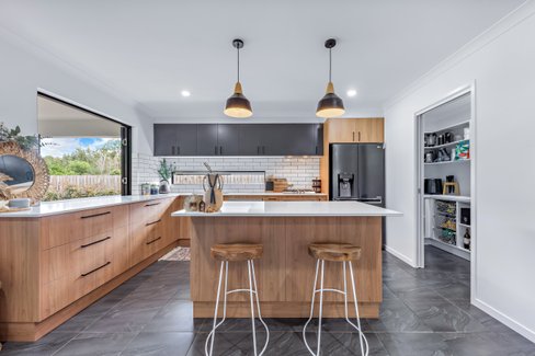 70 Trader Crescent, CANNONVALE QLD 4802