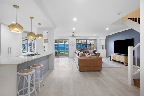 70 Venice Street, Burleigh Waters QLD 4220