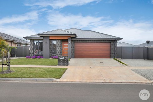 71 Grainger Parade, LUCAS VIC 3350