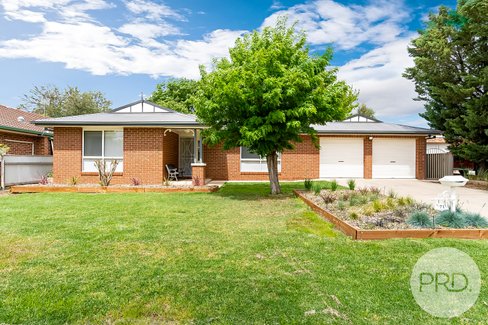 71 Grevillea Crescent, LAKE ALBERT NSW 2650