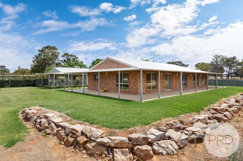 71 Mitchell Road, LAKE ALBERT NSW 2650