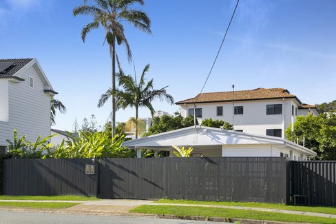 71 Sunshine Parade, Miami QLD 4220