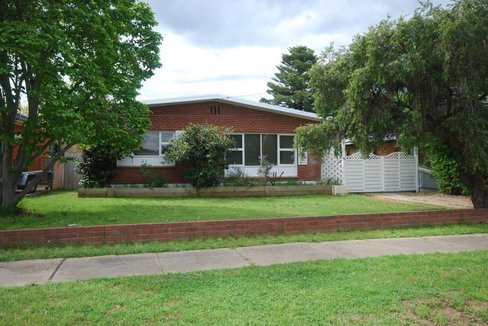 71 Tichbourne Crescent, KOORINGAL NSW 2650