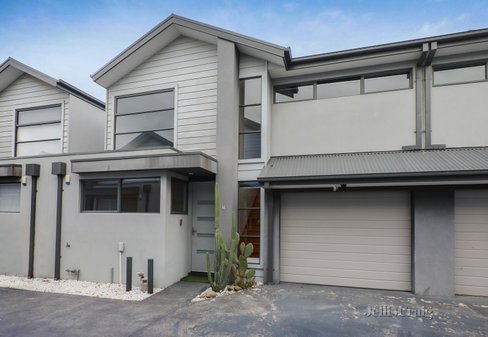 7/14 Collins Avenue Altona North 3025