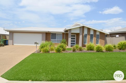 72 Lingiari Drive, LLOYD NSW 2650