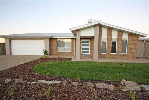 72 Lingiari Drive, LLOYD NSW 2650
