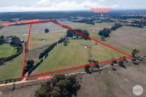 728 Brays Road, ROSS CREEK VIC 3351