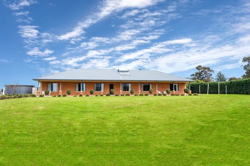 73 Mitchell Road, LAKE ALBERT NSW 2650