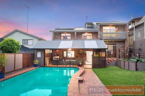 74 Burbank Avenue, PICNIC POINT NSW 2213